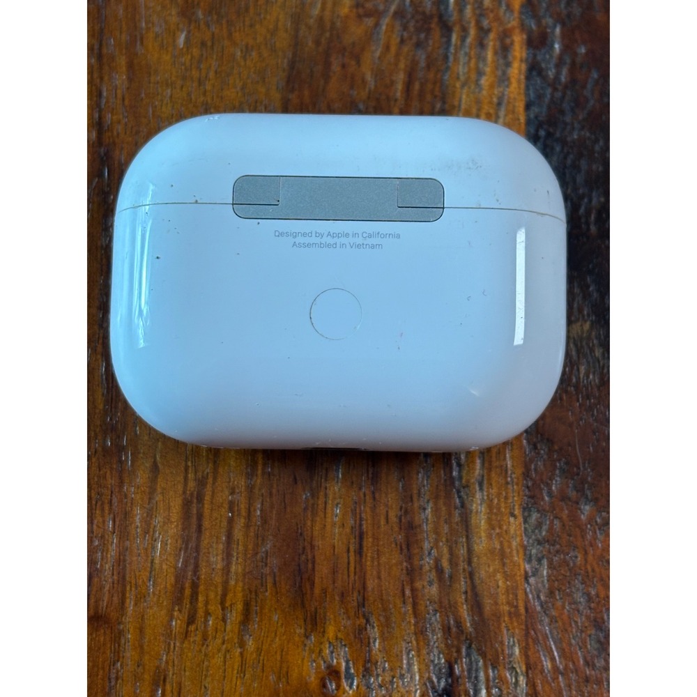 Apple AirPods Pro 2nd Gen MagSafe Wireless Charging Case USB-C White MTJV3AM/A